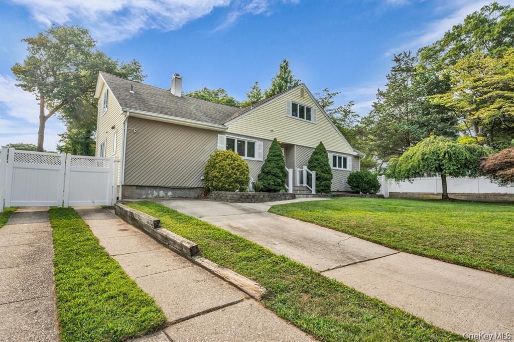 2810 Chestnut Ave in Ronkonkoma, NY - Building Photo