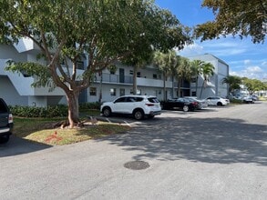8360 Sands Point Blvd, Unit 205G in Tamarac, FL - Building Photo - Building Photo