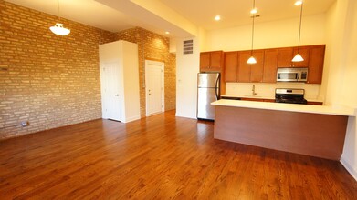 2840 N Albany Ave, Unit 2836-2 in Chicago, IL - Building Photo - Building Photo