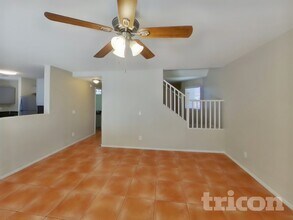 10625 W Monte Vista Rd in Avondale, AZ - Building Photo - Building Photo