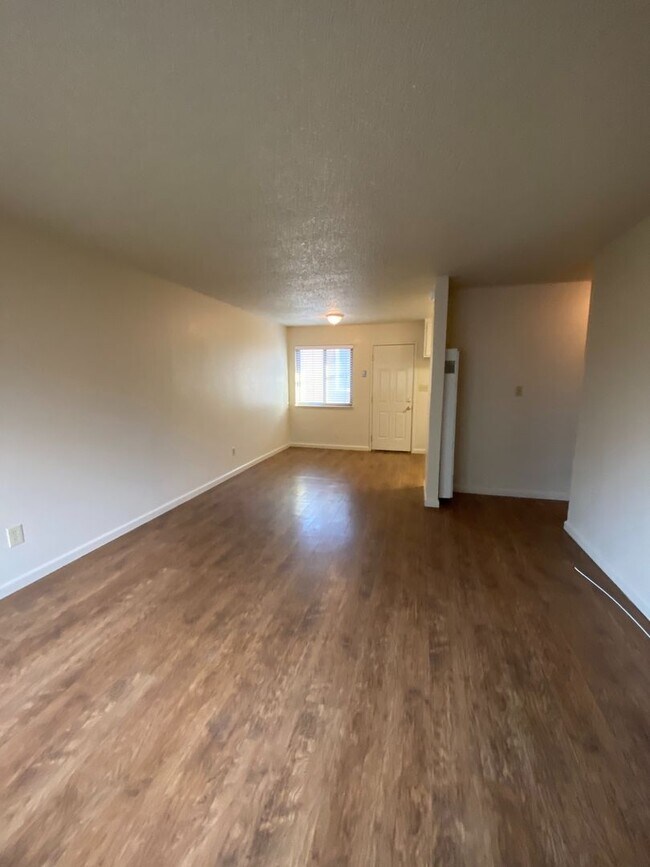 540 Gilbert Ave in Oakdale, CA - Building Photo - Building Photo