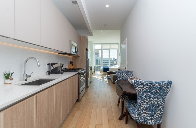 42-20 24th St-Unit -5-C in Queens, NY - Foto de edificio - Building Photo