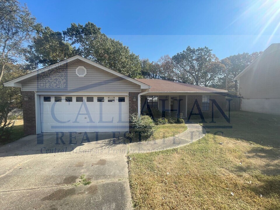 8214 Tall Oaks in Sherwood, AR - Building Photo