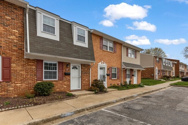 property at 30 Heritage Ct