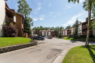 Discovery Luxury Rentals in Anchorage, AK - Foto de edificio - Building Photo