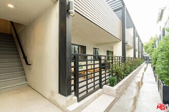 1262 N Sweetzer Ave in West Hollywood, CA - Building Photo - Building Photo