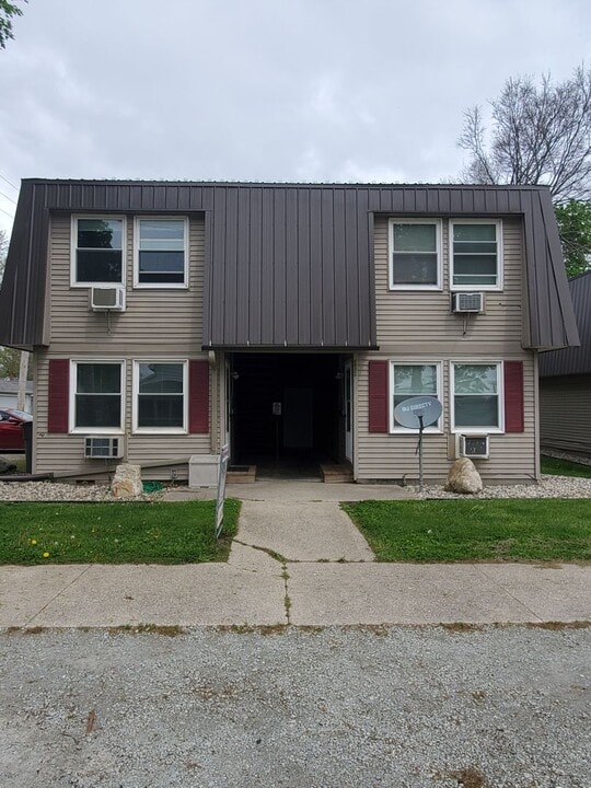 523 E Douglas St in Goshen, IN - Building Photo