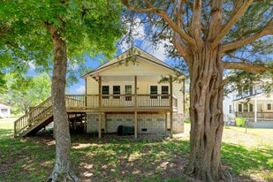 209 Ellington St in New Bern, NC - Building Photo