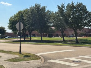 903 Redbud Dr in Allen, TX - Foto de edificio - Building Photo
