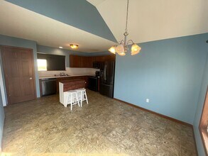 1690 Midsummer Night Cove in Fort Wayne, IN - Foto de edificio - Building Photo