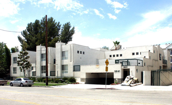 Oakridge Apartments in Northridge, CA - Building Photo - Building Photo