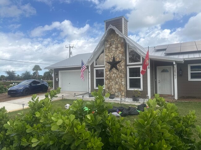 property at 1297 SE Floresta Dr