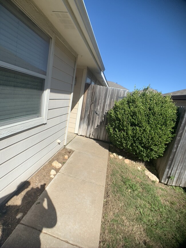 7247 Irish Valley Trail in Fort Worth, TX - Building Photo - Building Photo