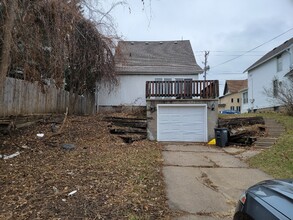 1760 Delhi St in Dubuque, IA - Foto de edificio - Building Photo