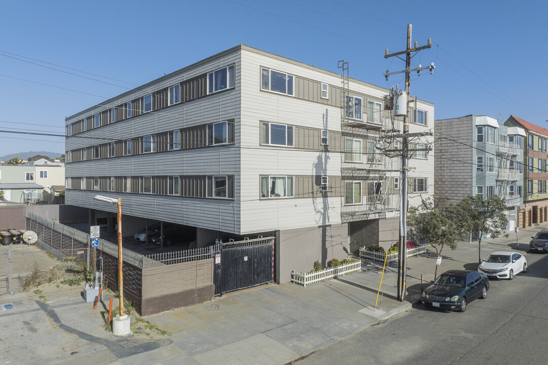 1220 Upper Great Hwy in San Francisco, CA - Building Photo