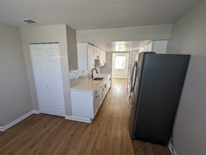 1009 Charles St in Herndon, VA - Building Photo - Building Photo