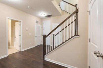 545 Grand Central Sta in Apex, NC - Building Photo - Building Photo