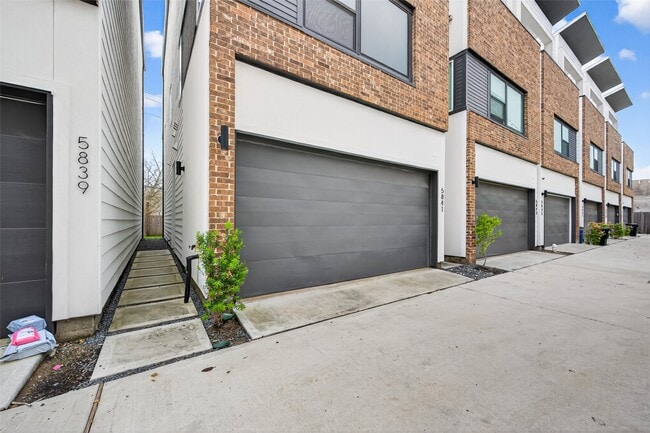 5841 Dolores St in Houston, TX - Foto de edificio - Building Photo