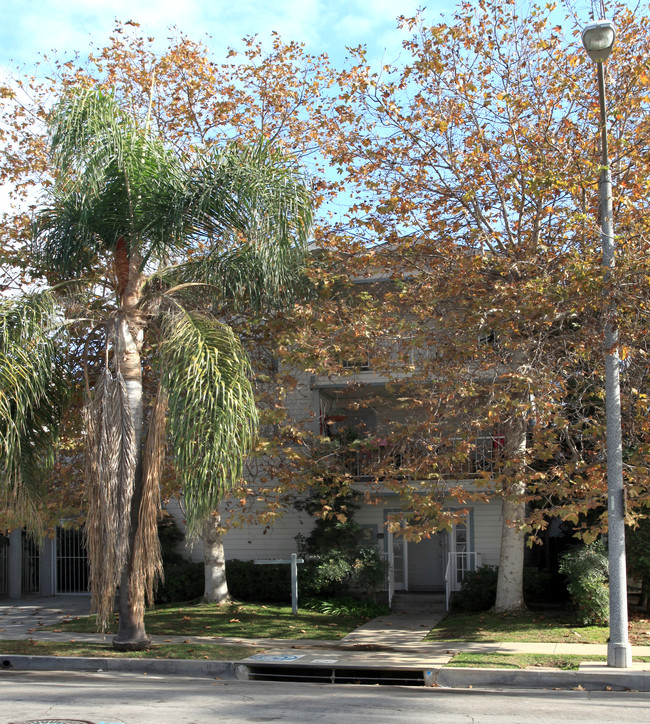 1026 Roswell Ave in Long Beach, CA - Foto de edificio - Building Photo