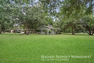 1080 Callaway Dr in Alvin, TX - Building Photo - Building Photo