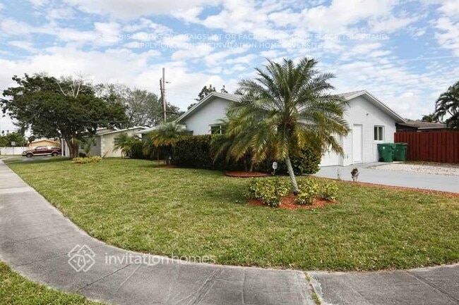 4904 SW 90th Ave in Cooper City, FL - Building Photo - Building Photo