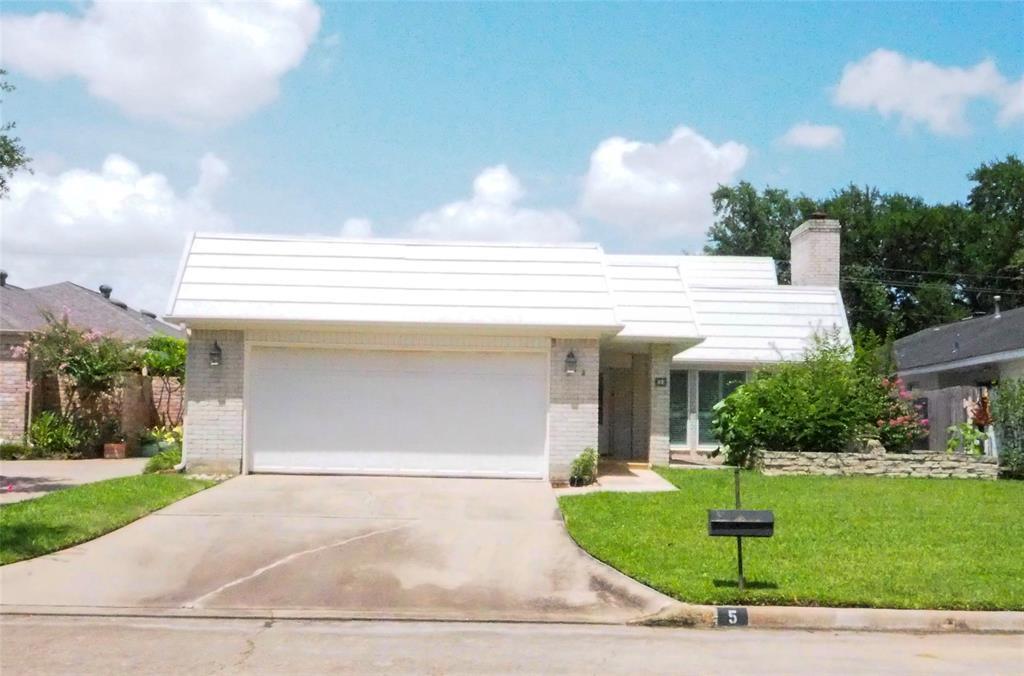 5 Tiffany Square in Sugar Land, TX - Building Photo