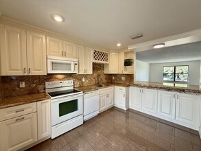 13135 Chadwick Ct, Unit 9 in West Palm Beach, FL - Building Photo - Building Photo