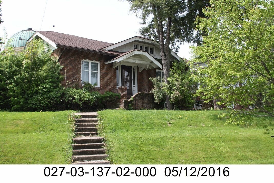 437 W 4th St in Mansfield, OH - Building Photo