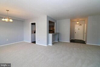 3705 S George Mason Dr in Falls Church, VA - Foto de edificio - Building Photo