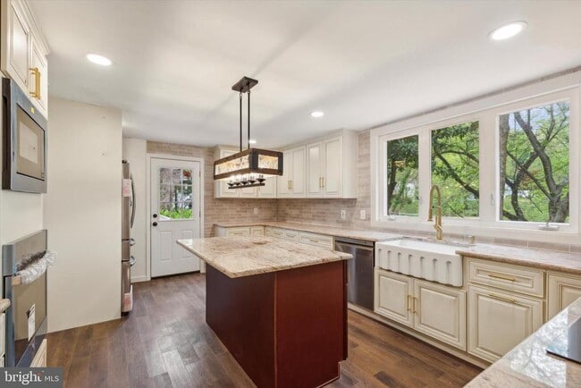 property at 346 N Warren Ave