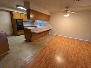 1404 W Cambridge Ave in Visalia, CA - Building Photo - Building Photo