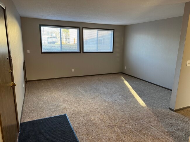 4831 Tama St, Unit 1 in Marion, IA - Building Photo - Building Photo