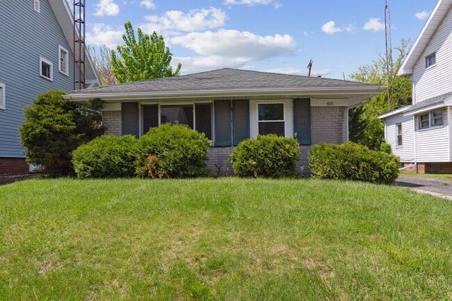 property at 4111 Parrakeet Ave