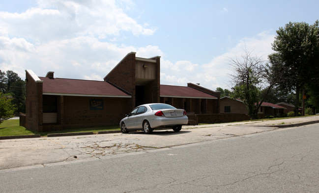 Lee Garden Apartments in Roxboro, NC - Building Photo - Building Photo