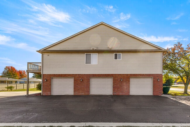 Turnberry Court in Southgate, MI - Building Photo - Building Photo