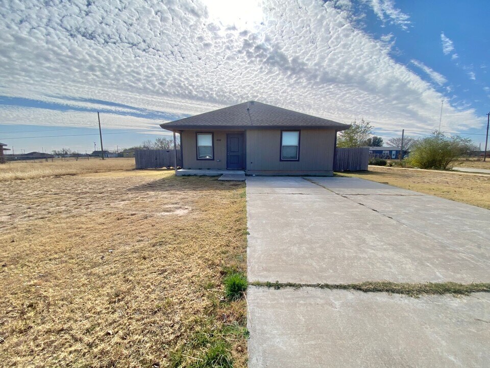 4302 E 61st St in Lubbock, TX - Building Photo
