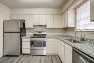 1635 Westridge St in Cleburne, TX - Building Photo