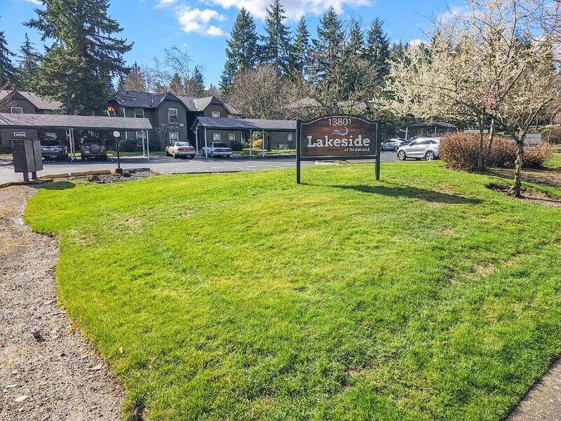 13801 Old Redmond Rd in Redmond, WA - Building Photo