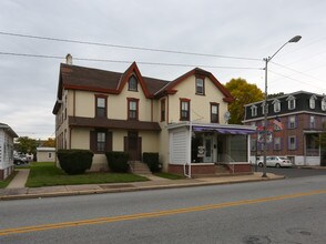 53-55 E Main St in Lansdale, PA - Foto de edificio - Building Photo