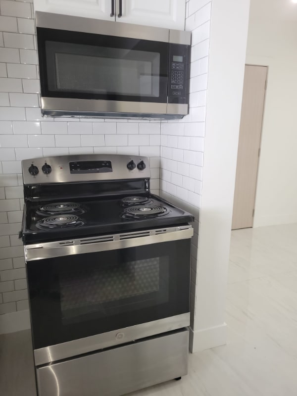 2175 NE 170th St in North Miami Beach, FL - Building Photo - Building Photo
