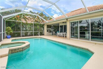372 Mallory Ct in Naples, FL - Building Photo - Building Photo