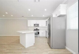 1282 Tiger Eye Dr in Los Angeles, CA - Foto de edificio - Building Photo