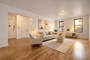 44 Bennett Ave, Unit 5H in New York, NY - Building Photo