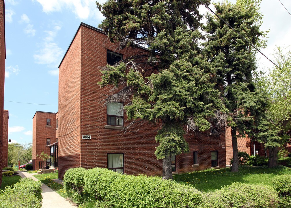 1004 O'connor Dr in Toronto, ON - Building Photo