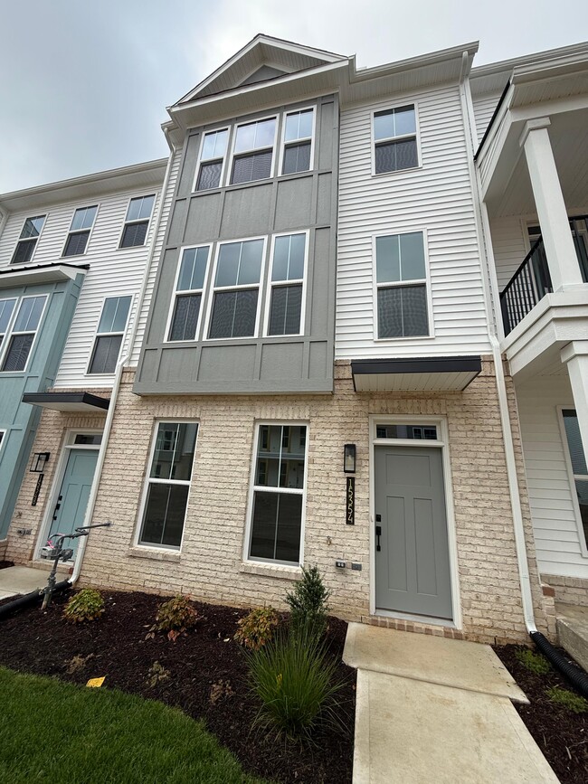15354 Oasis Sun Aly in Midlothian, VA - Building Photo - Building Photo