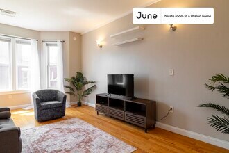 Private bedroom in 3 bed/1.5 bath Home in Boston, MA - Foto de edificio - Building Photo