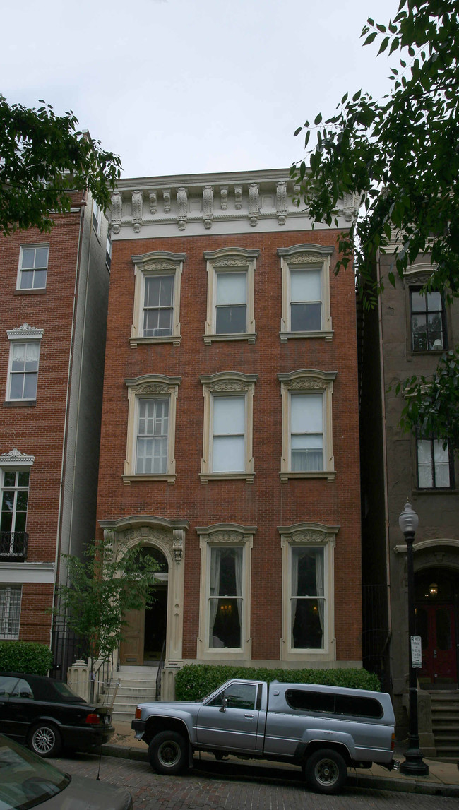 16 W Mount Vernon Pl in Baltimore, MD - Foto de edificio - Building Photo