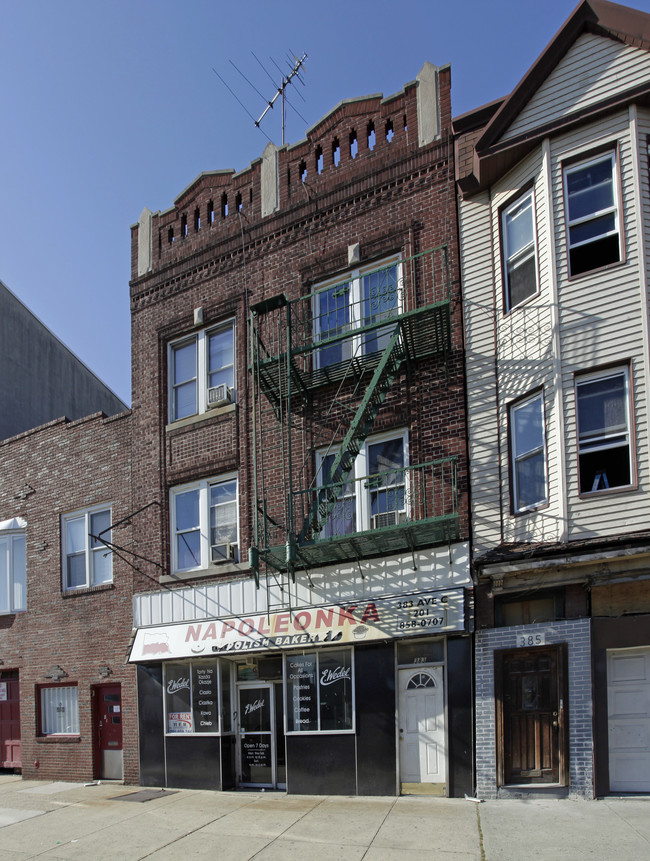 383 Avenue C in Bayonne, NJ - Foto de edificio - Building Photo