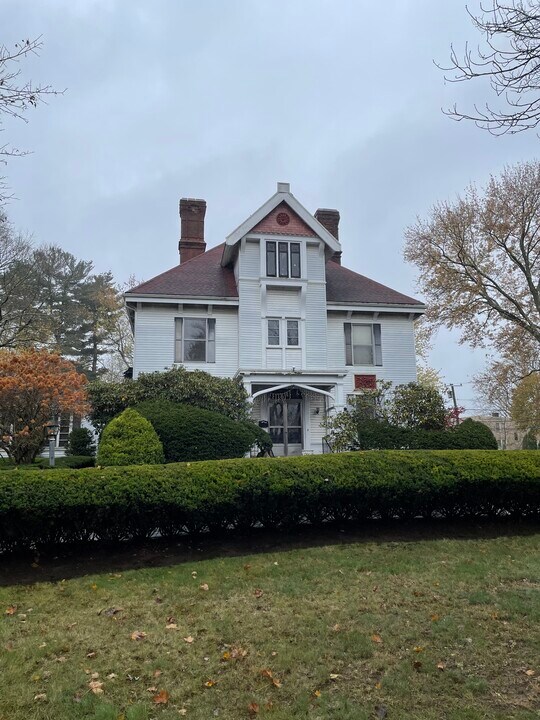 40 Front St in Walpole, MA - Building Photo