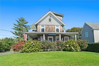 123 Prospect Ave in Guilford, CT - Building Photo - Building Photo
